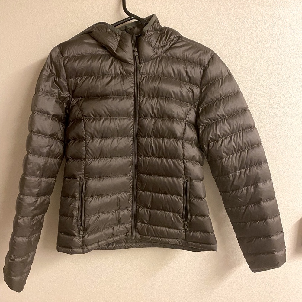 Aritzia Tna Botanie Puffer Size M